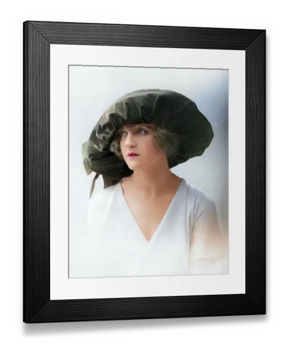 Framed Print : 1920s Hat chic Framed Print : 1920s Hat chic