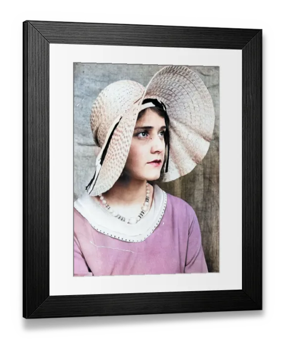 Framed Print : 1930s summer bonnet style Framed Print : 1930s summer bonnet style