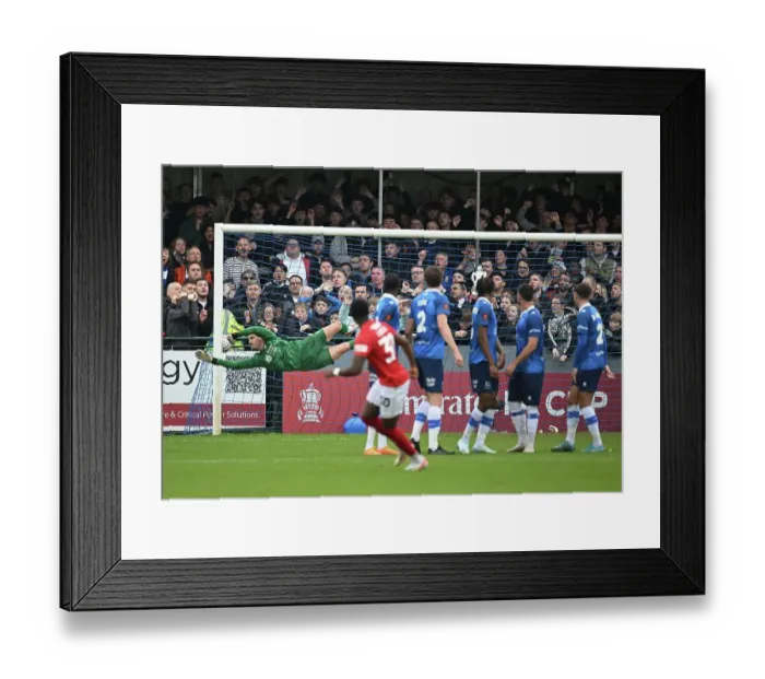 Framed Print : Wealdstone fc v Wycombe Wanderers, FA Cup 2nd round Framed Print : Wealdstone fc v Wycombe Wanderers, FA Cup 2nd round