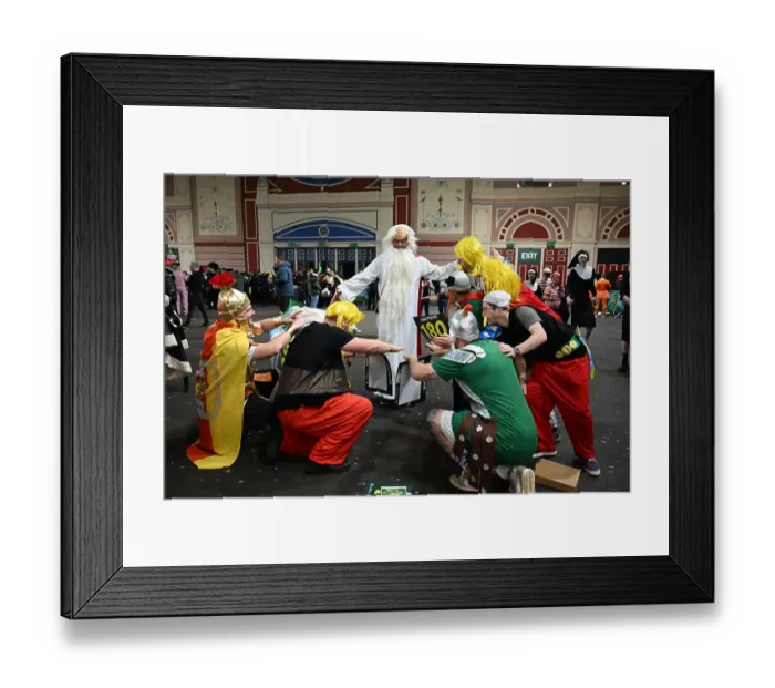 Framed Print : The Paddy Power PDC World Darts Championships 2024. Alexandra Palace