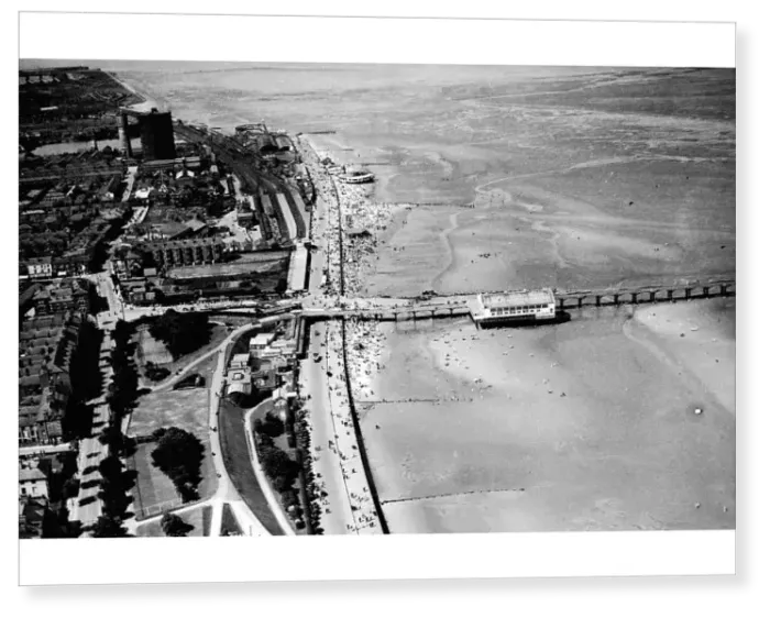 Print : Aerial View of Cleethorpes 1930s Print : Aerial View of Cleethorpes 1930s