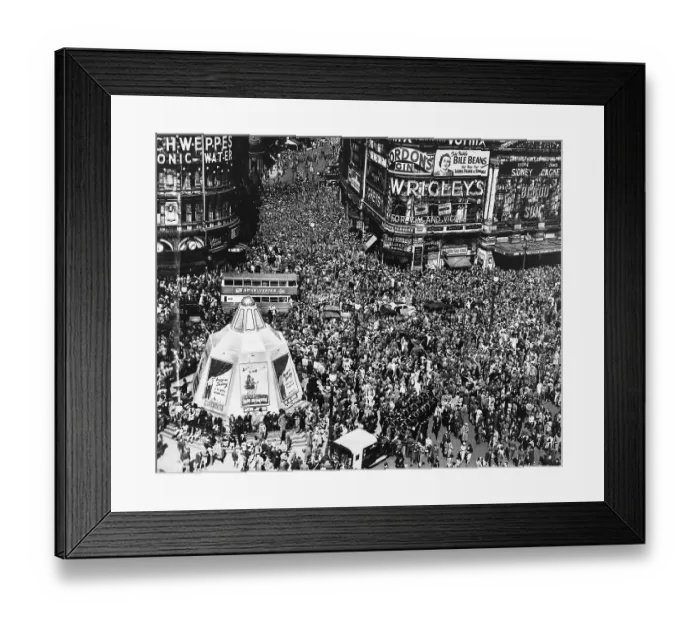 Framed Print : VE Day Crowds bring traffic to a standstill in Piccadilly Circus with the boarded-up statue of Eros at its heart Framed Print : VE Day Crowds bring traffic to a standstill in Piccadilly Circus with the boarded-up statue of Eros at its heart