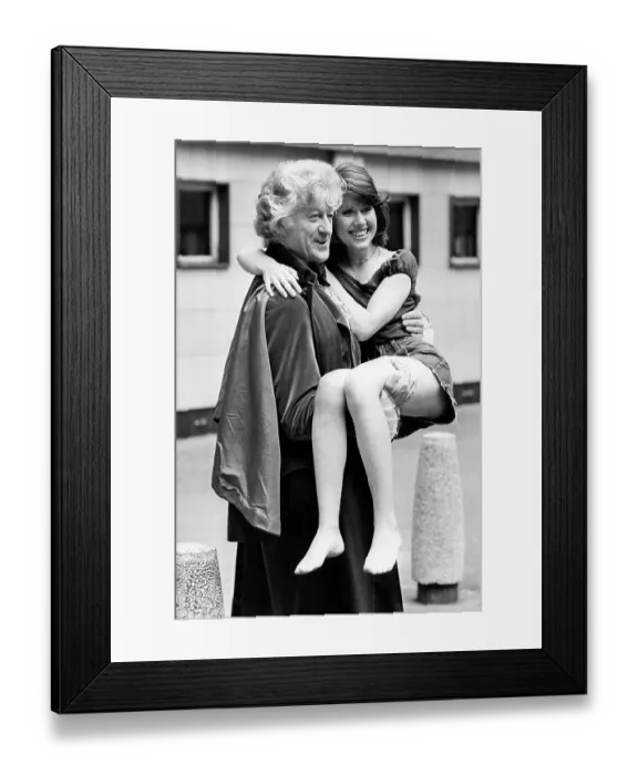 Framed Print : Jon Pertwee with Elizabeth Sladen, his new partner in TV series Dr Who 1973 Framed Print : Jon Pertwee with Elizabeth Sladen, his new partner in TV series Dr Who 1973