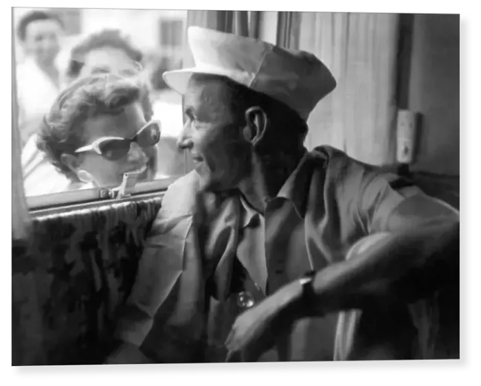 Print : FrankSinatra on set of film Kings Go Forth 1957 Print : FrankSinatra on set of film Kings Go Forth 1957