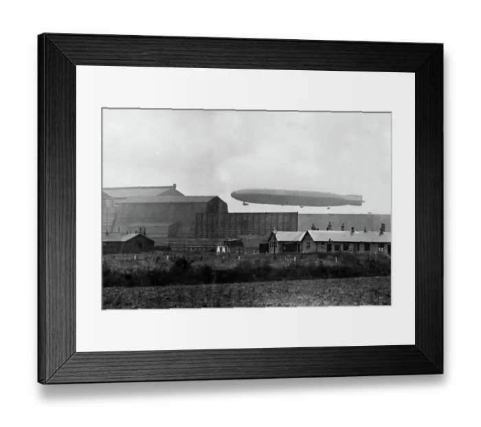 Framed Print : L71, a German Zeppelin, landing at Pulham Aerodrome 1920