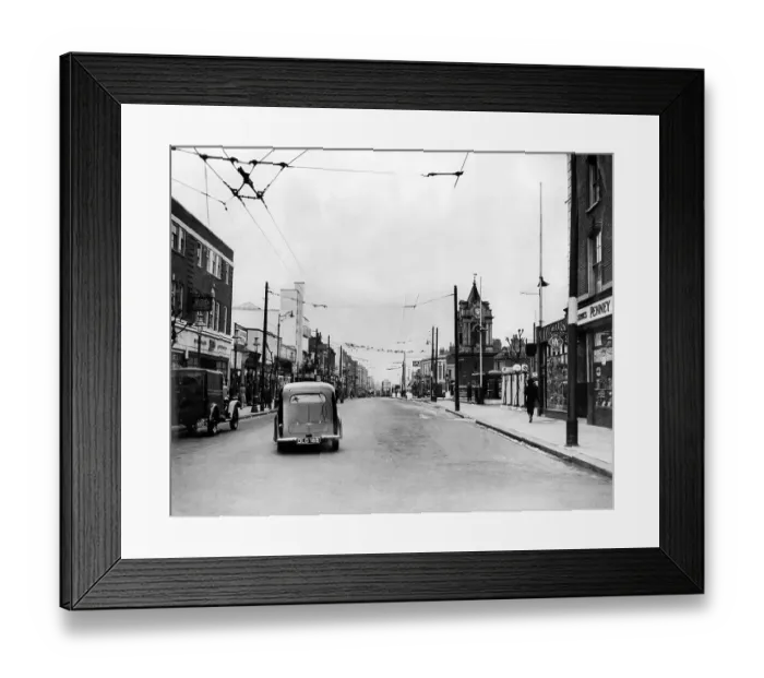 Framed Print : The Broadway at Bexleyheath in Bexley, Kent 1938