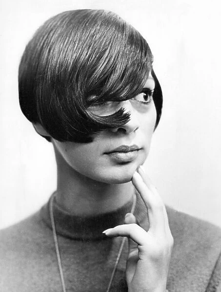 60s hairstyle. Jan de Souza, fashion model. Classic one-eyed bob hairstyle 1966