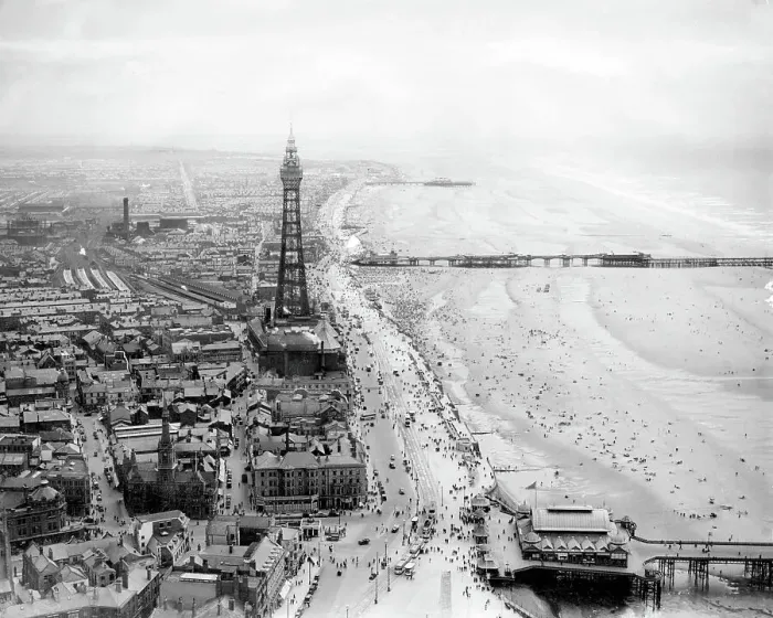 Framed Print : An aerial view of Blackpool, 1935 Framed Print : An aerial view of Blackpool, 1935