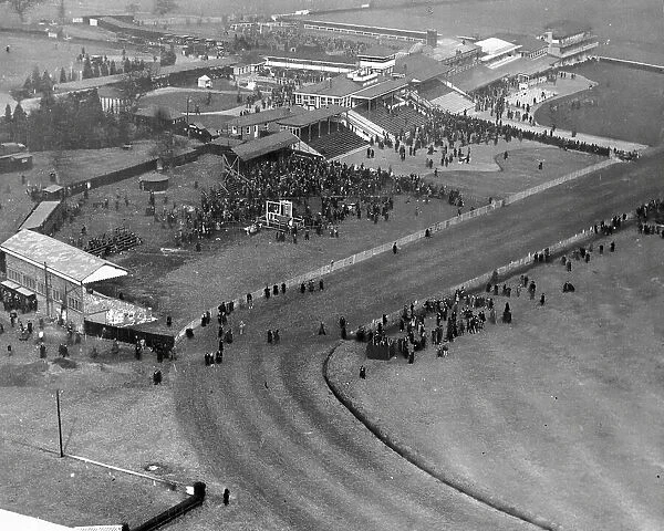 Aerial view of Cheltenham racecourse in 1929