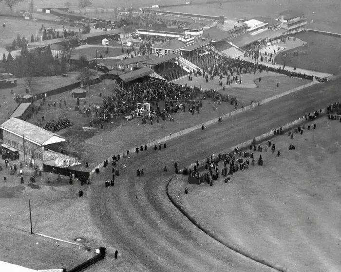 Framed Print : Aerial view of Cheltenham racecourse in 1929 Framed Print : Aerial view of Cheltenham racecourse in 1929