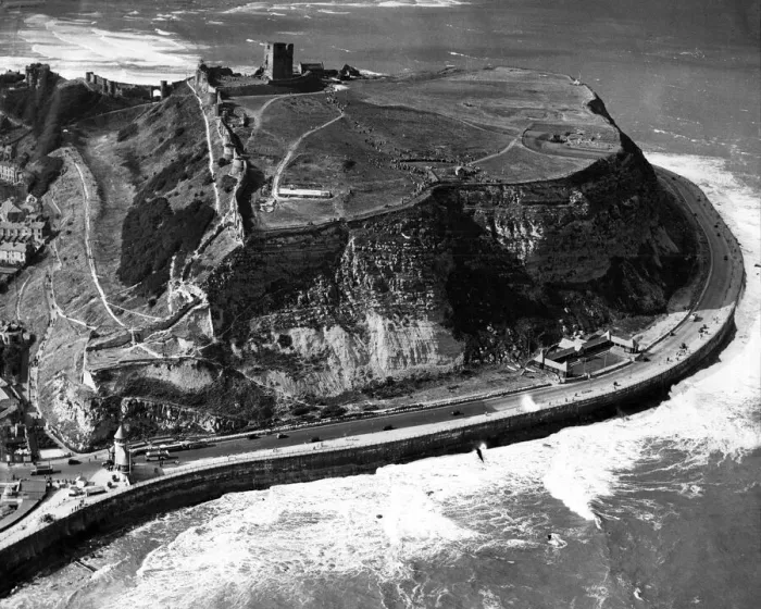 Framed Print : Aerial view of Scarborough, 1937 Framed Print : Aerial view of Scarborough, 1937