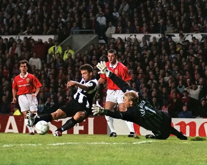 Framed Print : Alessandro Del Piero shoots past Peter Schmeichel for Juventus first goal Framed Print : Alessandro Del Piero shoots past Peter Schmeichel for Juventus first goal