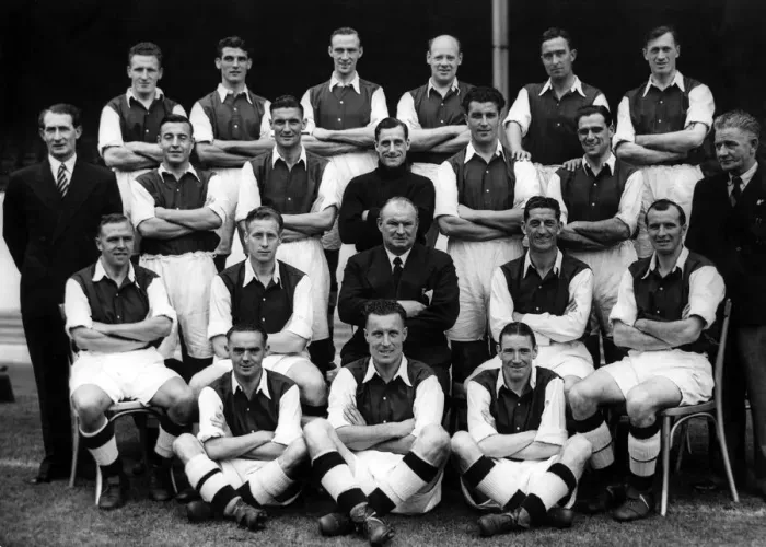 Framed Print : Arsenal Football Club team group 1948. Back row, from left: Alex Framed Print : Arsenal Football Club team group 1948. Back row, from left: Alex
