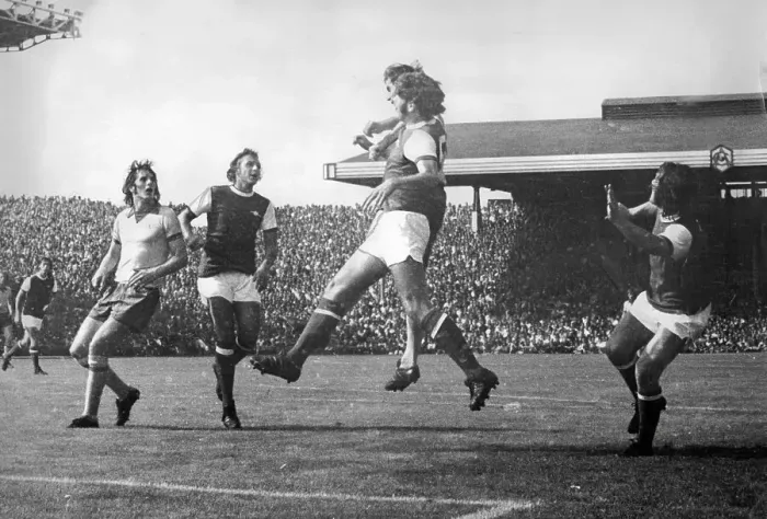 Framed Print : Arsenal's Alan Ball heads for a corner when put under pressure by Manchester United at Highbury Framed Print : Arsenal's Alan Ball heads for a corner when put under pressure by Manchester United at Highbury