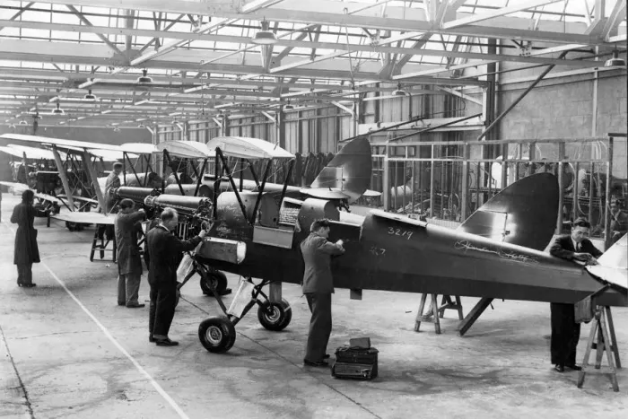 Framed Print : Assembling Tiger Moth Aircraft at The De Havilland Aircraft Company at Hatfield 1934 Framed Print : Assembling Tiger Moth Aircraft at The De Havilland Aircraft Company at Hatfield 1934