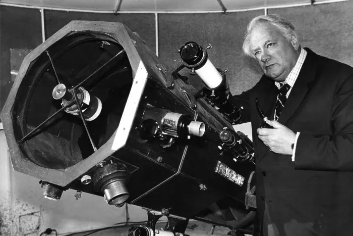 Framed Print : Astronomer Patrick Moore in 1982 Framed Print : Astronomer Patrick Moore in 1982