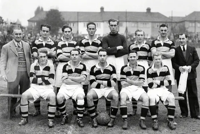 Framed Print : Barnet FC - Team Group - 1952 Framed Print : Barnet FC - Team Group - 1952