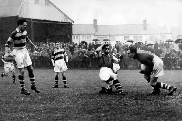 Framed Print : Barnet v Great Yarmouth 1954 FA Cup match Framed Print : Barnet v Great Yarmouth 1954 FA Cup match