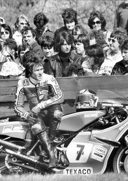 Framed Print : Barry Sheene at Oulton Park Framed Print : Barry Sheene at Oulton Park