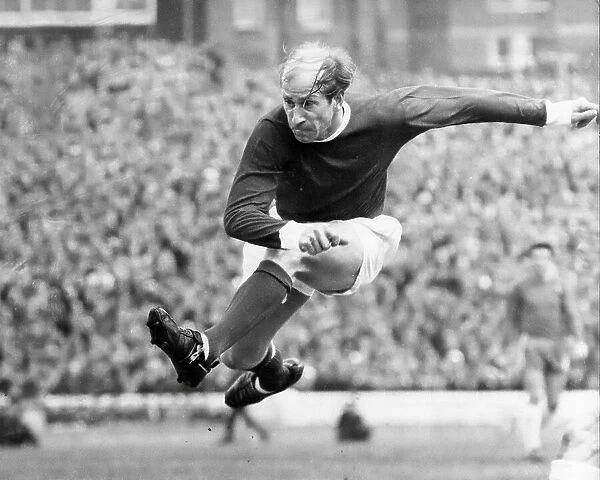 Bobby Charlton in action for Manchester United, 1966