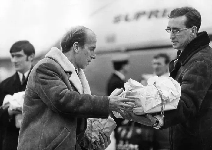 Framed Print : Bobby Charlton with a fan in 1968 Framed Print : Bobby Charlton with a fan in 1968