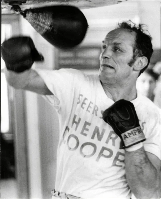 Framed Print : Boxer Henry Cooper in training Framed Print : Boxer Henry Cooper in training
