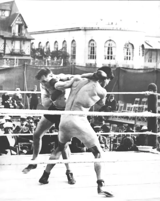 Framed Print : Boxing match in Deauville in 1920 Framed Print : Boxing match in Deauville in 1920
