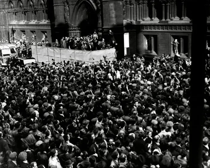 Framed Print : Bradford Northern arrive home with the Rugby League Cup 1949 Framed Print : Bradford Northern arrive home with the Rugby League Cup 1949