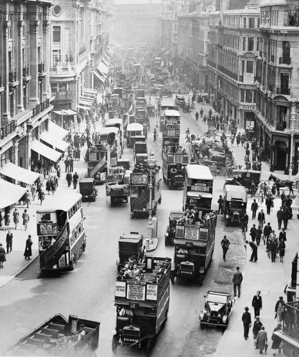 Framed Print : Buses on Regents Street Framed Print : Buses on Regents Street
