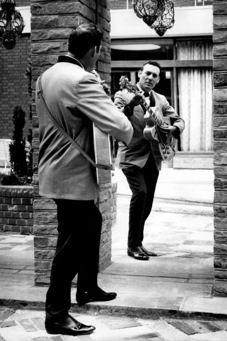 Framed Print : Carl Perkins in London 1964 Framed Print : Carl Perkins in London 1964