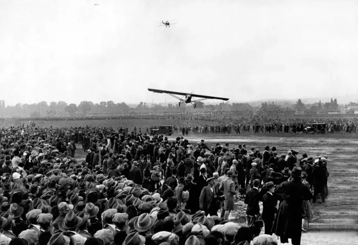 Framed Print : Charles Lindbergh landing at Croydon Framed Print : Charles Lindbergh landing at Croydon