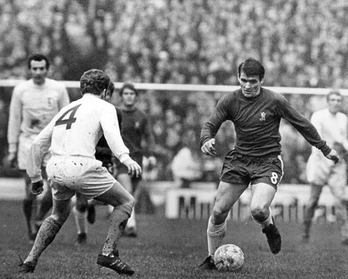 Framed Print : Chelsea's Charlie Cooke (R), being challenged by Billy Bremner of Leeds Framed Print : Chelsea's Charlie Cooke (R), being challenged by Billy Bremner of Leeds