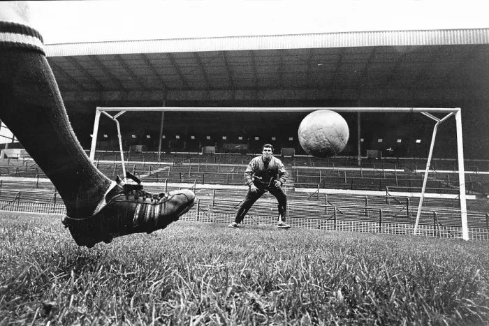 Framed Print : Colin Withers, goalkeeper for Aston Villa Framed Print : Colin Withers, goalkeeper for Aston Villa