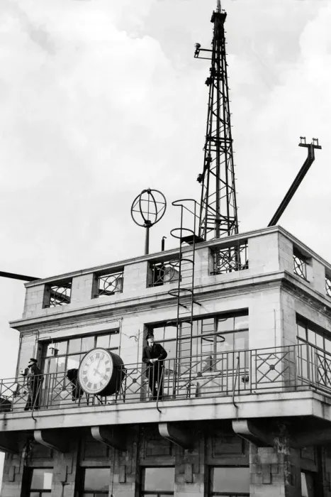 Framed Print : Control tower at Croydon airport, 1939 Framed Print : Control tower at Croydon airport, 1939