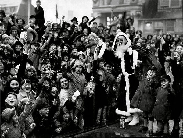 A crowd to see Santa, 1937