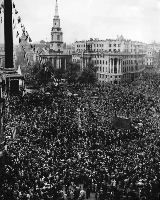 Framed Print : Crowds in Trafalgar Square Victory Day June 1946 Framed Print : Crowds in Trafalgar Square Victory Day June 1946