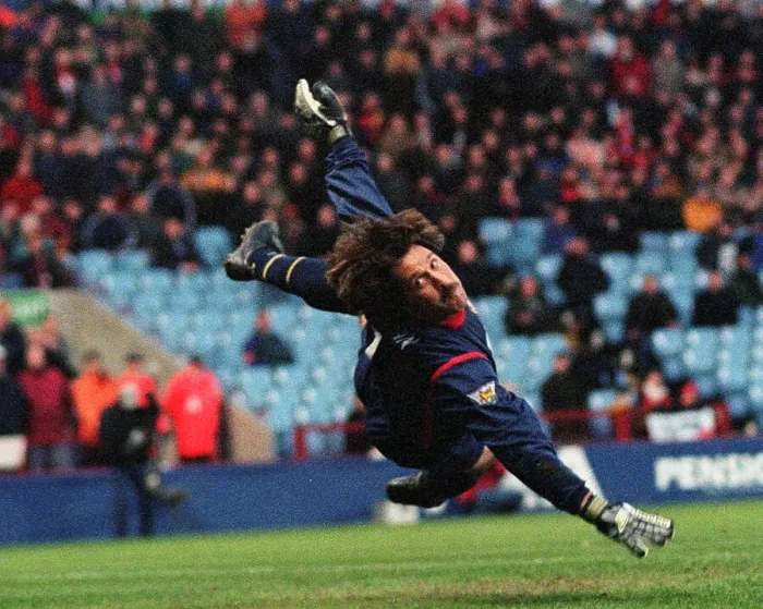 Framed Print : David Seaman is beaten by David Beckham for 1st goal FA Cup semi-final replay Framed Print : David Seaman is beaten by David Beckham for 1st goal FA Cup semi-final replay