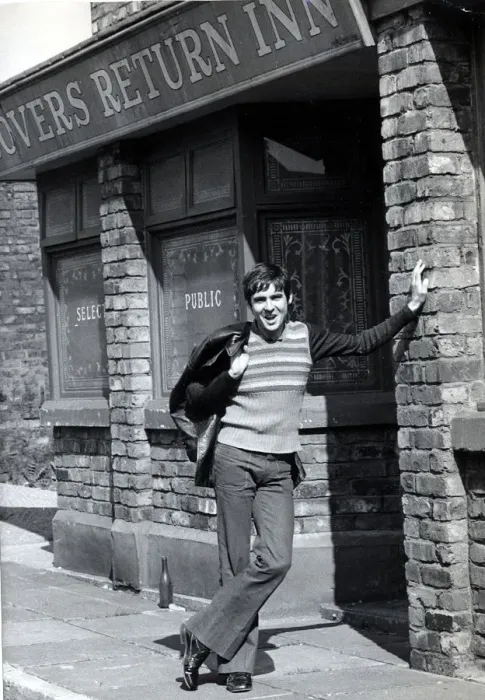 Framed Print : Davy Jones outside the Rovers Return Framed Print : Davy Jones outside the Rovers Return