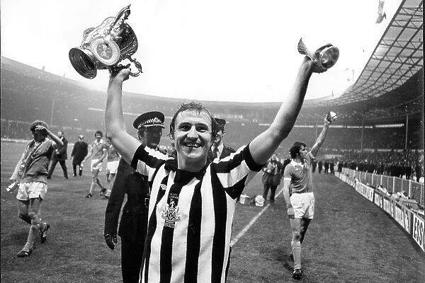 Dennis Tueart of Newcastle United with the League Cup