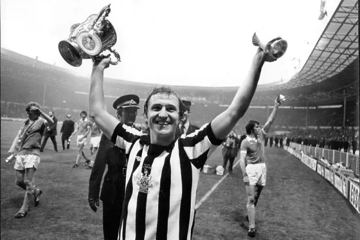 Framed Print : Dennis Tueart of Newcastle United with the League Cup