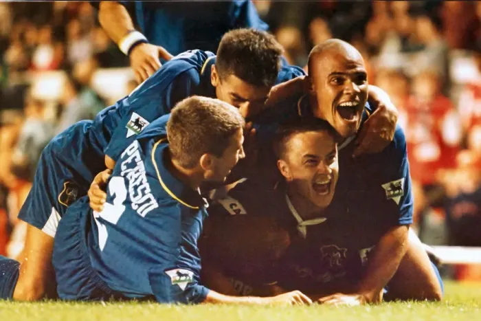 Framed Print : Dennis Wise celebrates his late goal for Chelsea 1996 Framed Print : Dennis Wise celebrates his late goal for Chelsea 1996