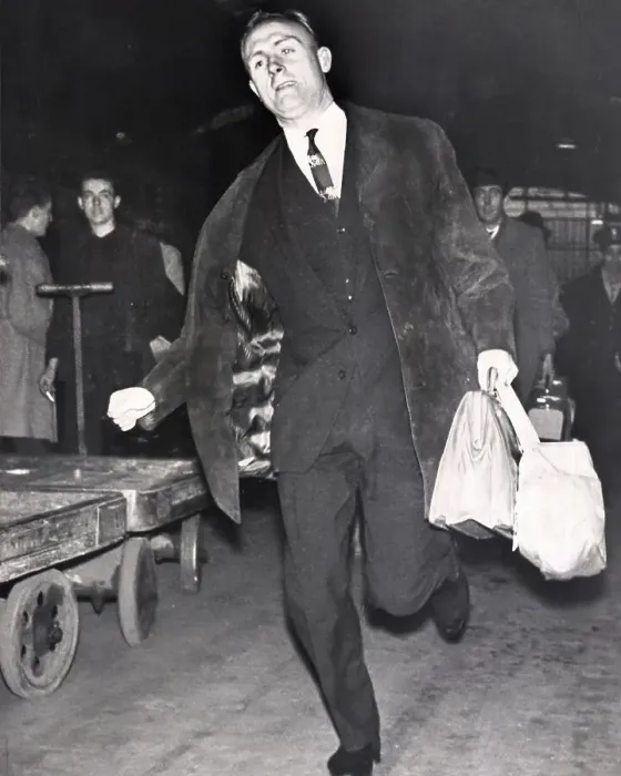 Framed Print : Don Howe rushing to catch a train at Paddington after being told he is playing with the England team 1963 Framed Print : Don Howe rushing to catch a train at Paddington after being told he is playing with the England team 1963