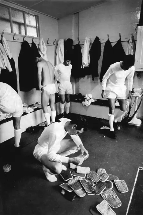 Framed Print : The dressing room at Kenilworth Road, Luton FC 1962 Framed Print : The dressing room at Kenilworth Road, Luton FC 1962