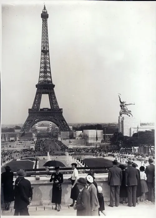 Framed Print : The Eiffel Tower, Paris, France Framed Print : The Eiffel Tower, Paris, France