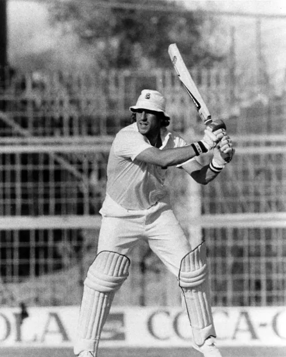 Framed Print : England cricketer Ian Botham in action Framed Print : England cricketer Ian Botham in action