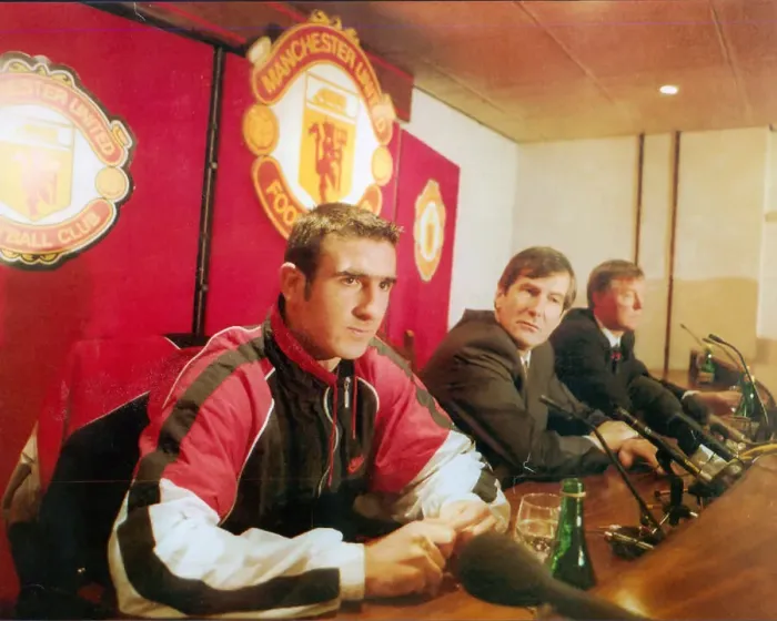 Framed Print : Eric Cantona signs for Manchester United Framed Print : Eric Cantona signs for Manchester United