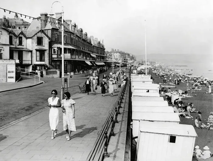 Framed Print : The esplanade at Sandown Bay, Isle of Wight 1936 Framed Print : The esplanade at Sandown Bay, Isle of Wight 1936