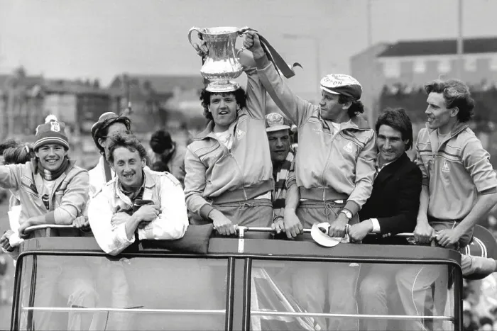 Framed Print : Everton arrive home with the F. A. Cup 1984