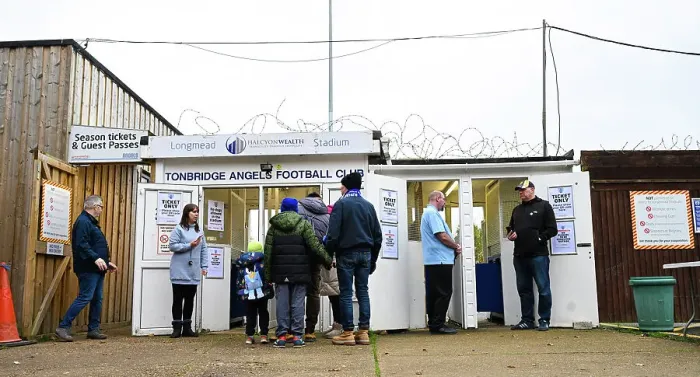 Framed Print : FA Cup first round. Tonbridge Angels v Harborough Town