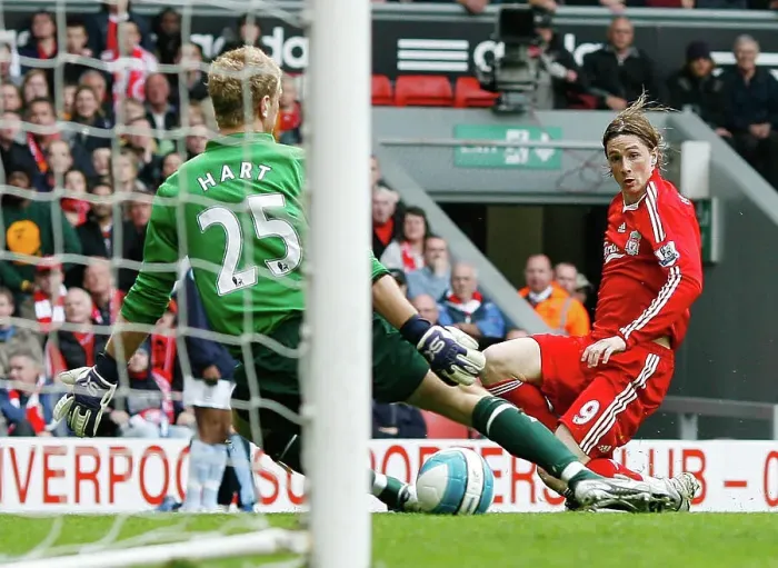 Framed Print : Fernando Torres scores against Manchester City Framed Print : Fernando Torres scores against Manchester City
